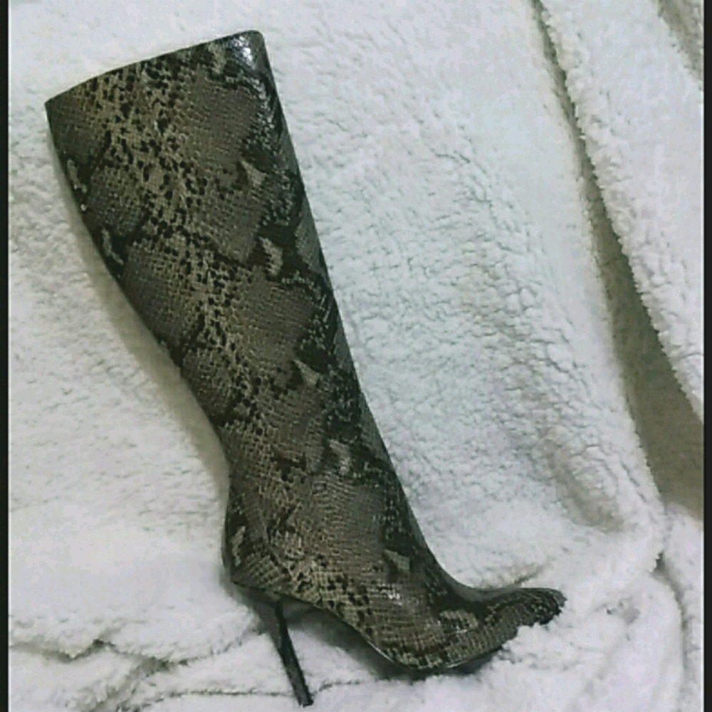 NWOB Charles David knee-high boots